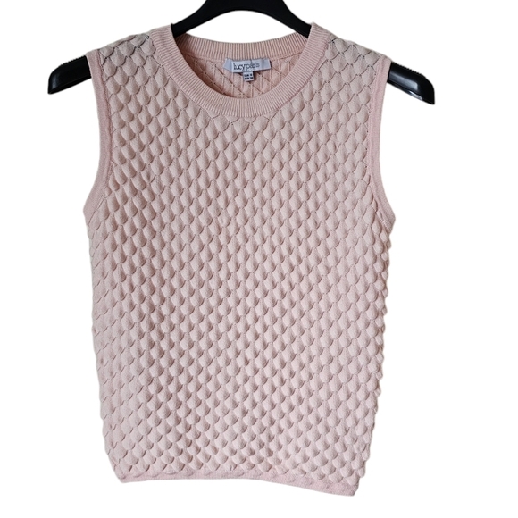 Lucy Paris Tops - Lucy Paris cropped top crew neck textured sleeveless light peach ribbing hem S